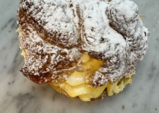 Fastelavnsbolle med flødecreme og nougat